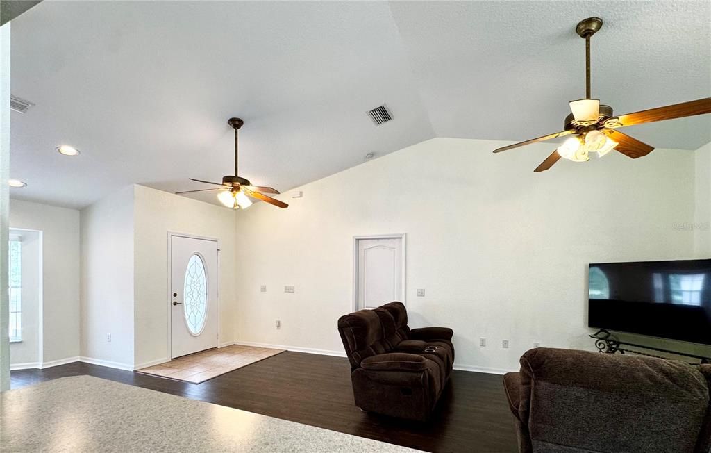For Sale: $429,900 (3 beds, 2 baths, 1599 Square Feet)
