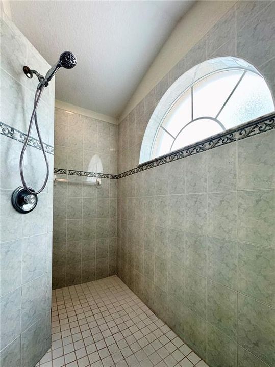 For Sale: $429,900 (3 beds, 2 baths, 1599 Square Feet)