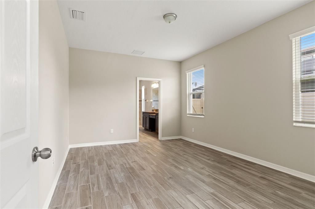 For Rent: $4,000 (5 beds, 4 baths, 3761 Square Feet)
