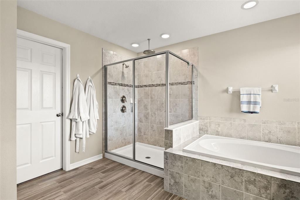 For Rent: $4,000 (5 beds, 4 baths, 3761 Square Feet)