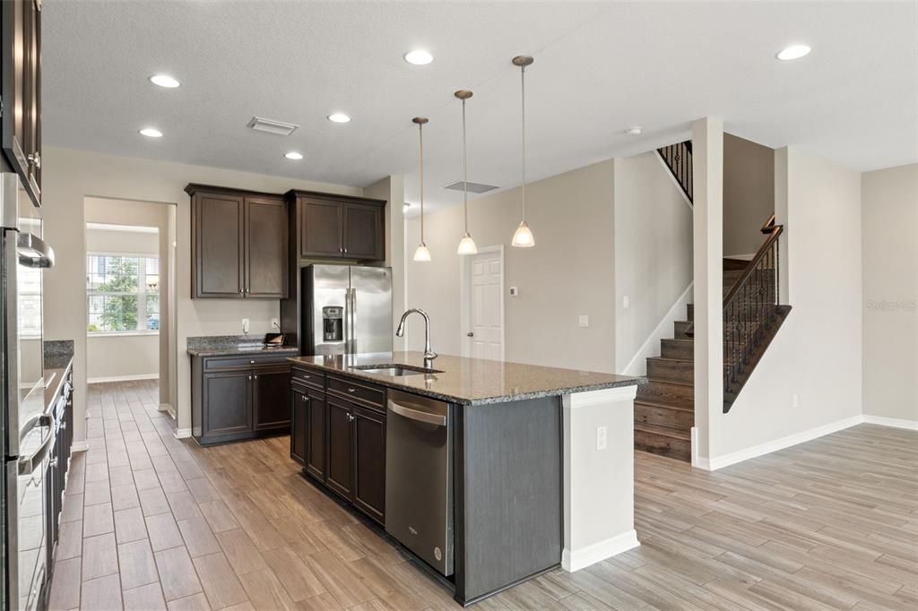For Rent: $4,000 (5 beds, 4 baths, 3761 Square Feet)