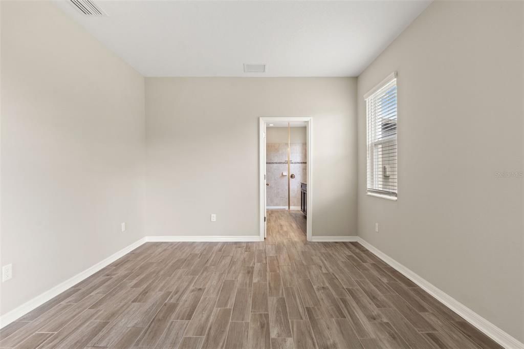 For Rent: $4,000 (5 beds, 4 baths, 3761 Square Feet)