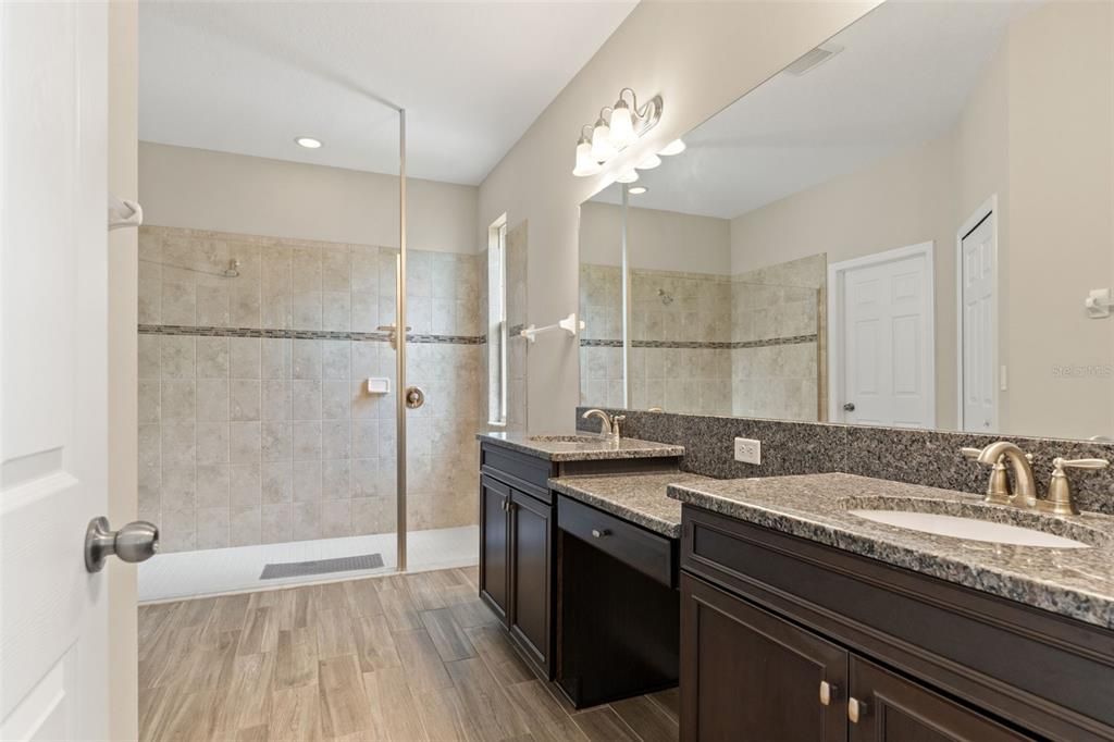 For Rent: $4,000 (5 beds, 4 baths, 3761 Square Feet)