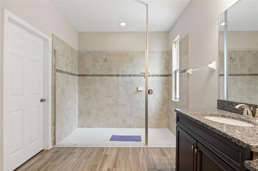 For Rent: $4,000 (5 beds, 4 baths, 3761 Square Feet)
