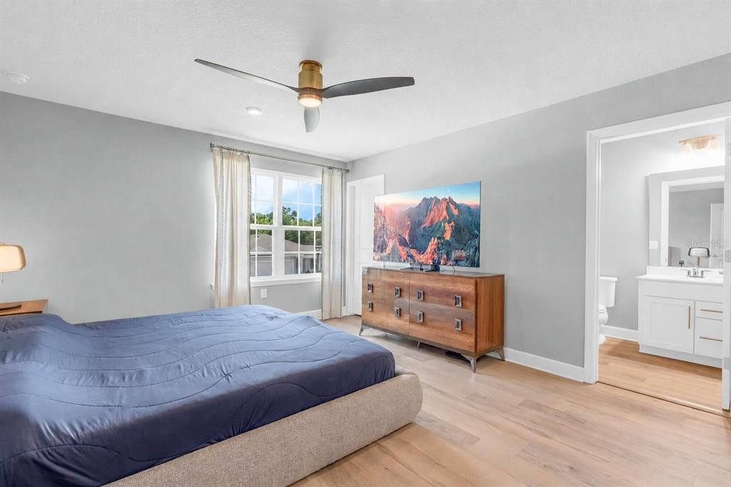 For Sale: $768,900 (5 beds, 4 baths, 3304 Square Feet)