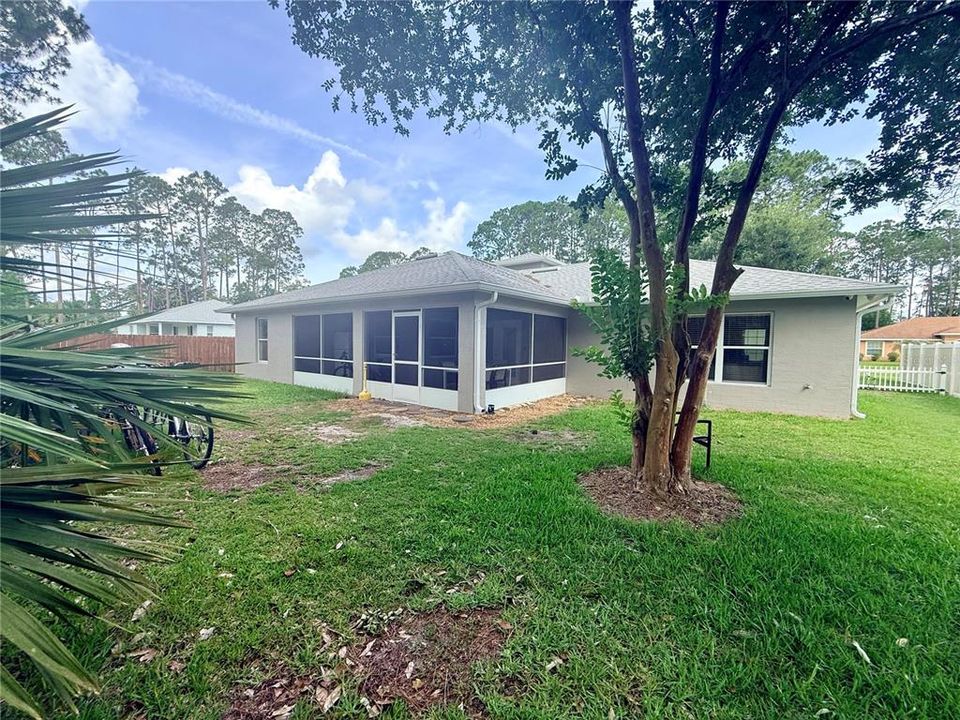 For Sale: $450,000 (5 beds, 3 baths, 2689 Square Feet)