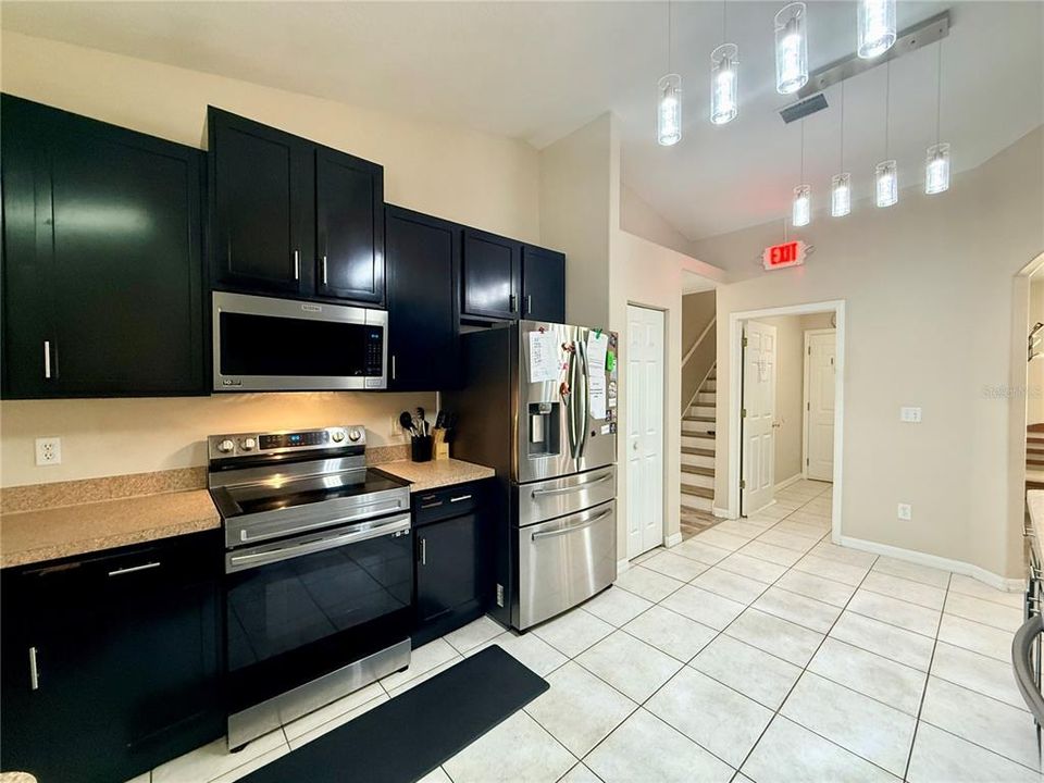 For Sale: $450,000 (5 beds, 3 baths, 2689 Square Feet)