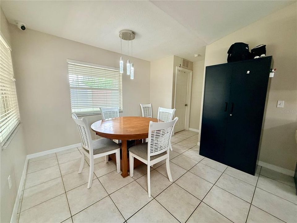 For Sale: $450,000 (5 beds, 3 baths, 2689 Square Feet)