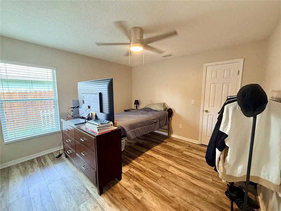 For Sale: $450,000 (5 beds, 3 baths, 2689 Square Feet)