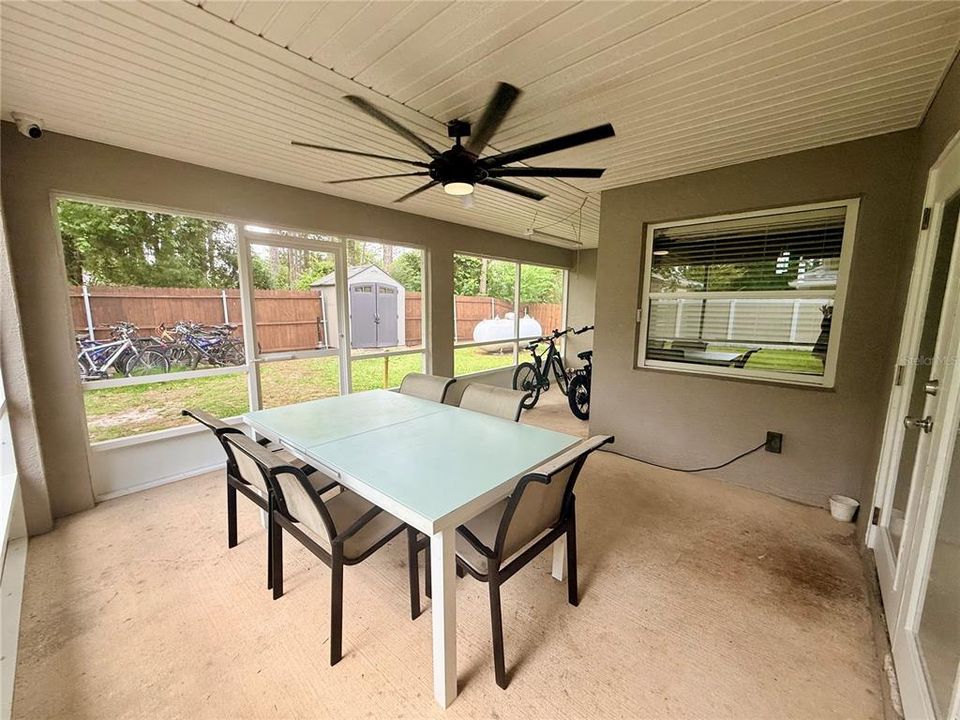 For Sale: $450,000 (5 beds, 3 baths, 2689 Square Feet)