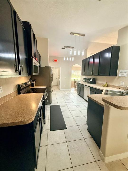 For Sale: $450,000 (5 beds, 3 baths, 2689 Square Feet)