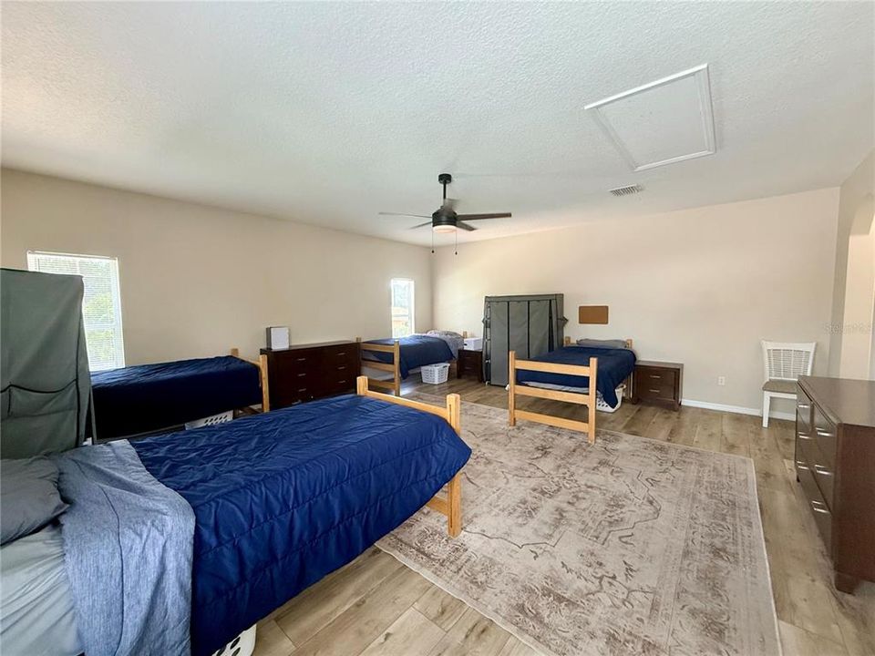 For Sale: $450,000 (5 beds, 3 baths, 2689 Square Feet)