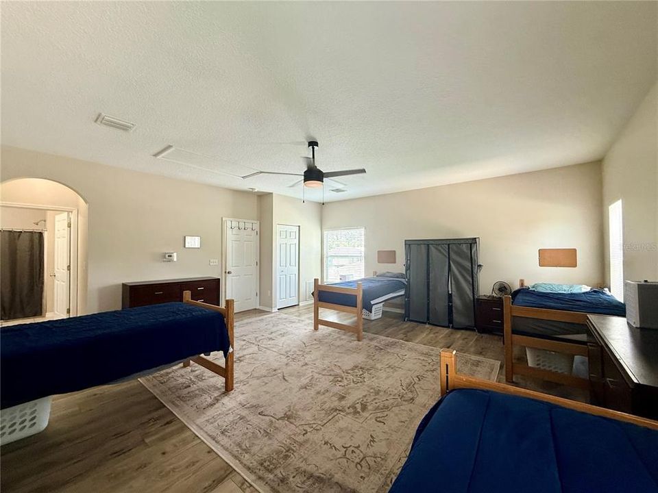 For Sale: $450,000 (5 beds, 3 baths, 2689 Square Feet)