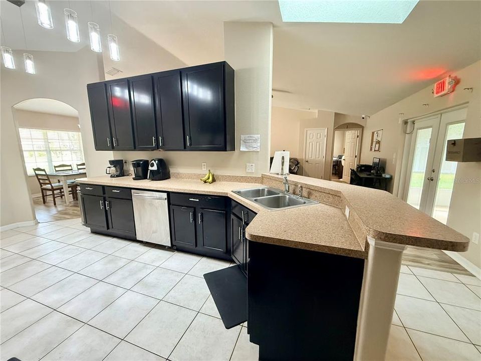 For Sale: $450,000 (5 beds, 3 baths, 2689 Square Feet)