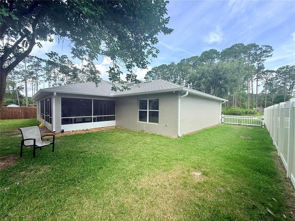 For Sale: $450,000 (5 beds, 3 baths, 2689 Square Feet)