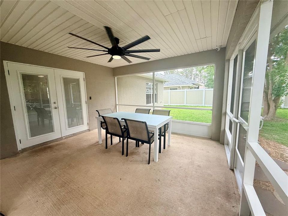 For Sale: $450,000 (5 beds, 3 baths, 2689 Square Feet)