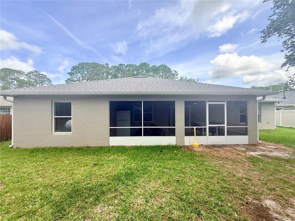 For Sale: $450,000 (5 beds, 3 baths, 2689 Square Feet)