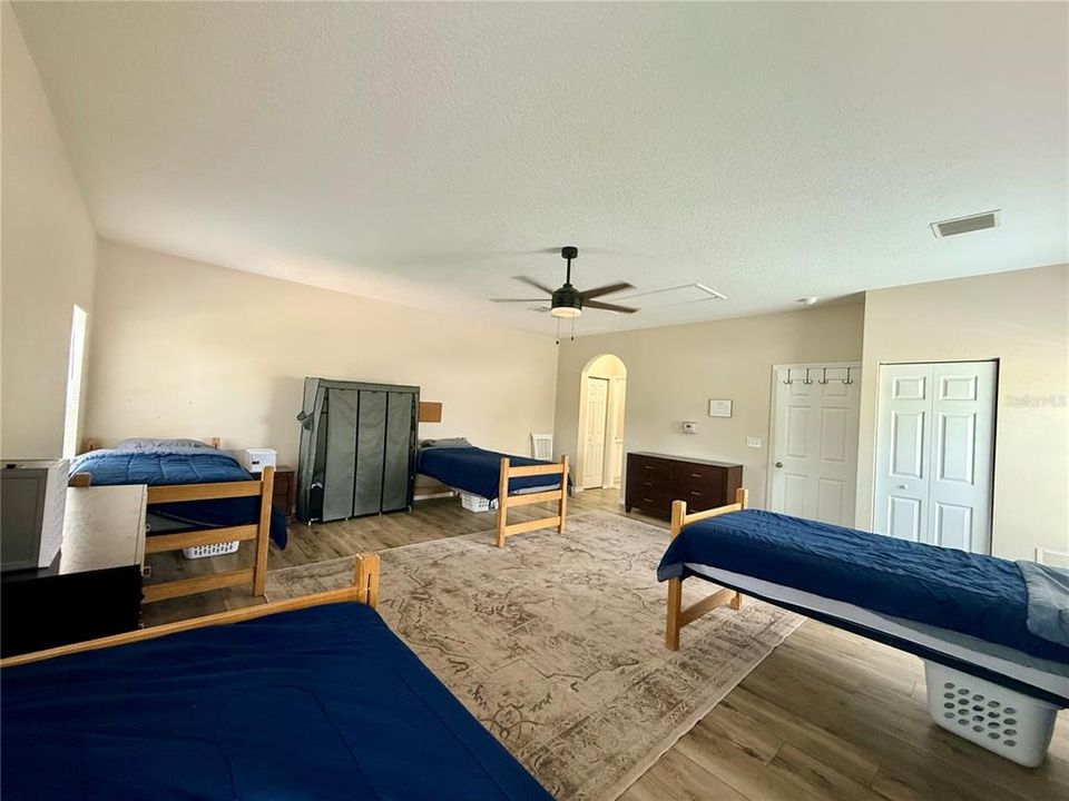 For Sale: $450,000 (5 beds, 3 baths, 2689 Square Feet)
