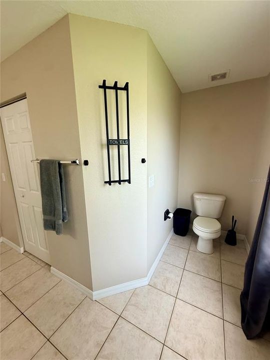 For Sale: $450,000 (5 beds, 3 baths, 2689 Square Feet)