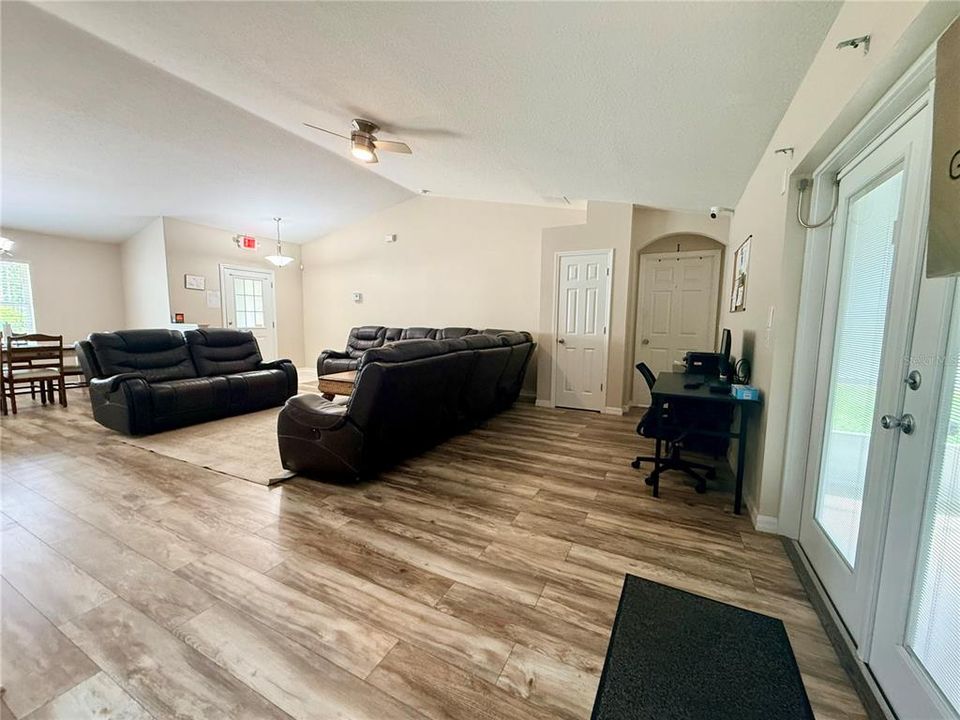 For Sale: $450,000 (5 beds, 3 baths, 2689 Square Feet)
