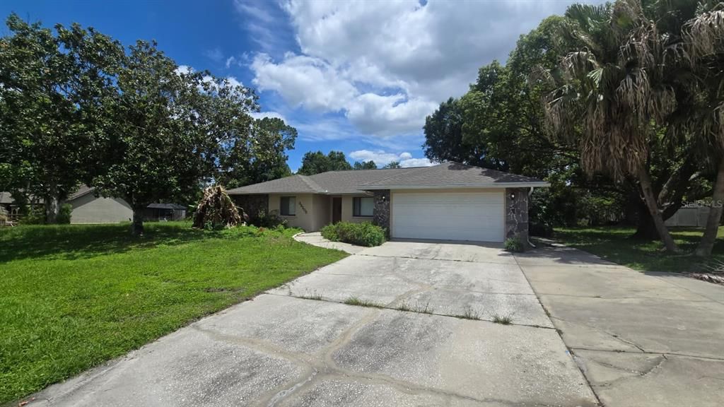 For Sale: $200,000 (3 beds, 2 baths, 2278 Square Feet)