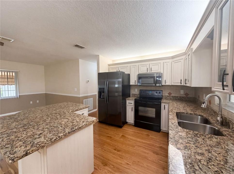 En Venta: $214,000 (2 camas, 2 baños, 1398 Pies cuadrados)