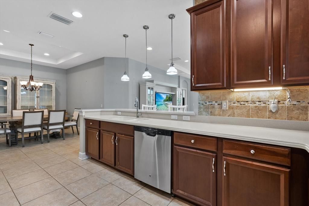 For Sale: $380,000 (2 beds, 2 baths, 1558 Square Feet)
