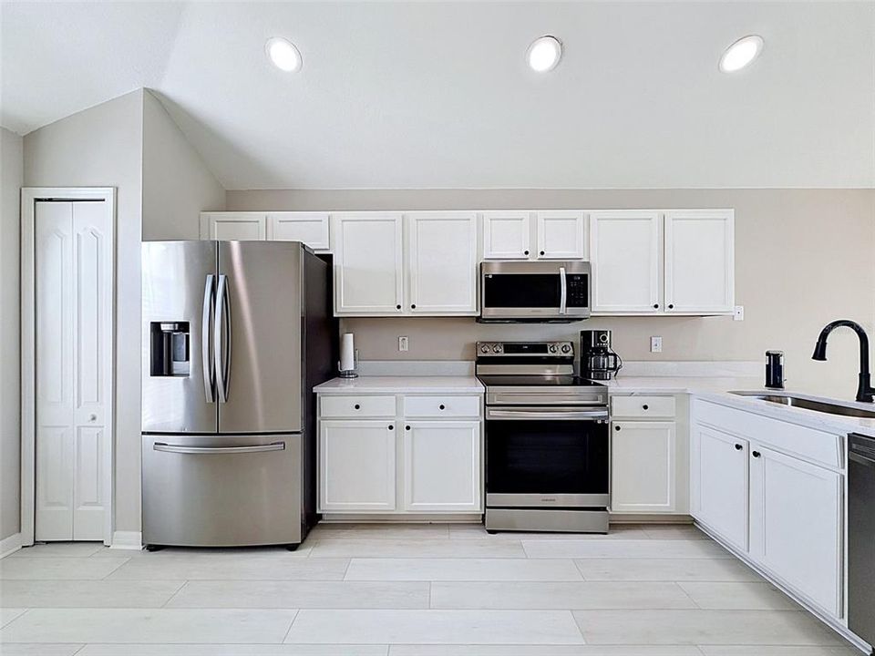 For Sale: $340,000 (3 beds, 2 baths, 1796 Square Feet)
