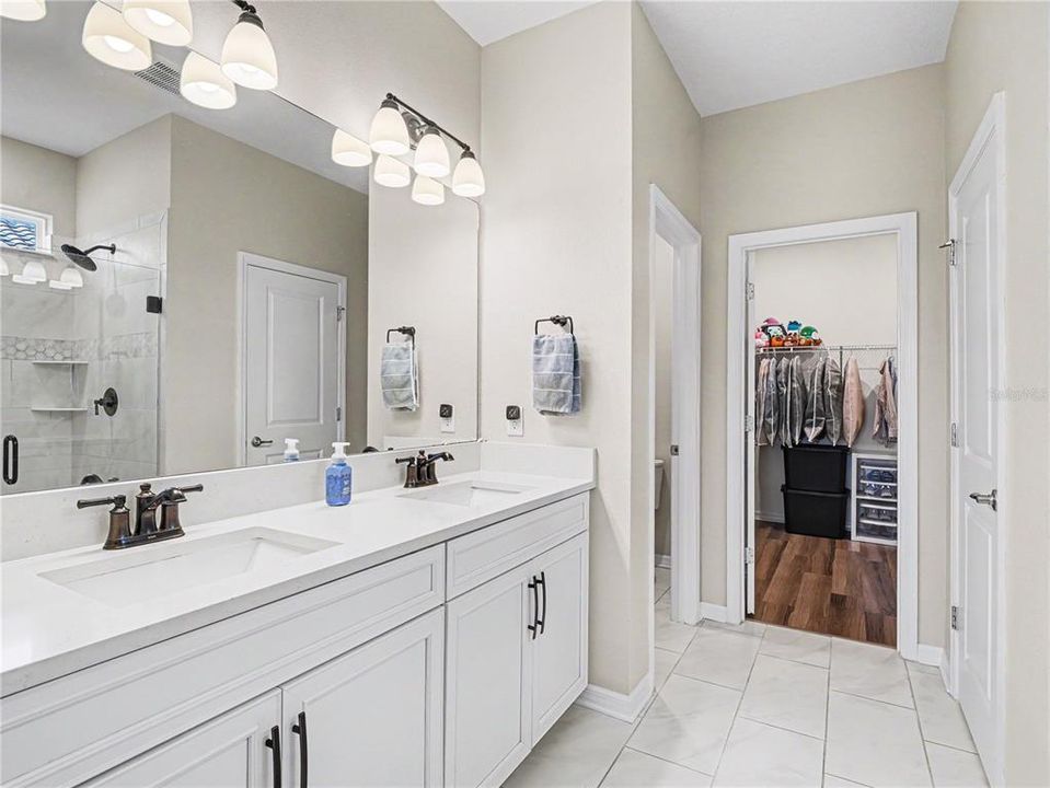 For Sale: $569,000 (4 beds, 2 baths, 2333 Square Feet)