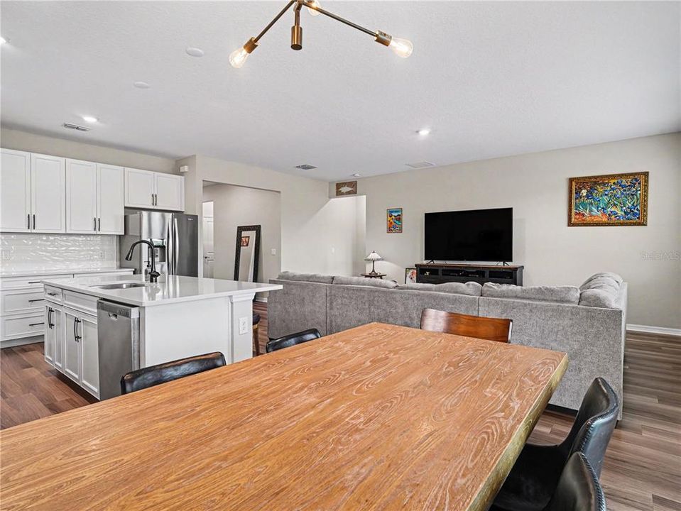 For Sale: $569,000 (4 beds, 2 baths, 2333 Square Feet)