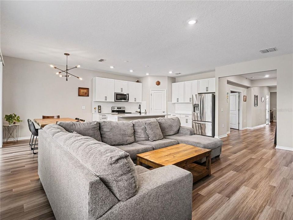 For Sale: $569,000 (4 beds, 2 baths, 2333 Square Feet)