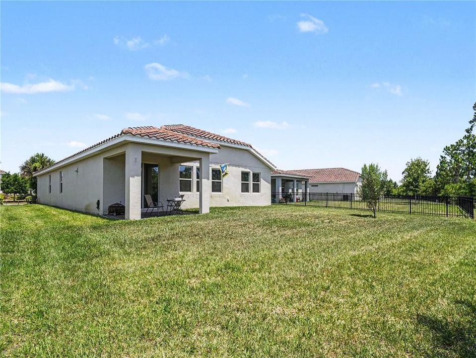 For Sale: $569,000 (4 beds, 2 baths, 2333 Square Feet)