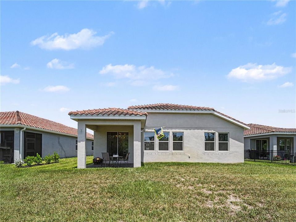For Sale: $569,000 (4 beds, 2 baths, 2333 Square Feet)