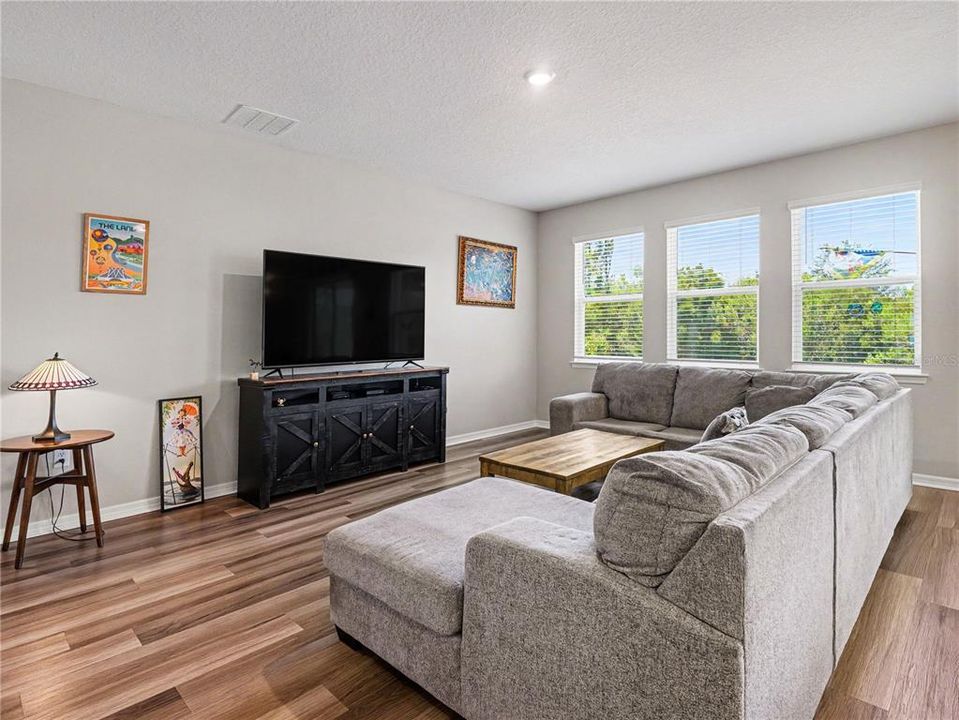 For Sale: $569,000 (4 beds, 2 baths, 2333 Square Feet)