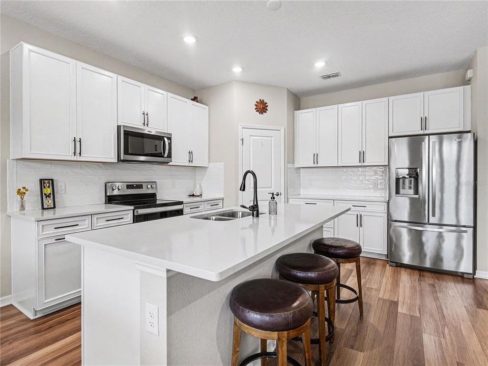 For Sale: $569,000 (4 beds, 2 baths, 2333 Square Feet)