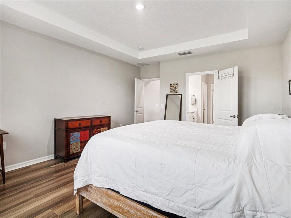 For Sale: $569,000 (4 beds, 2 baths, 2333 Square Feet)