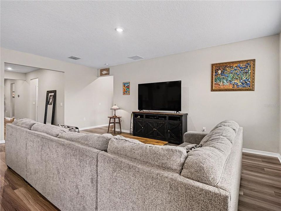 For Sale: $569,000 (4 beds, 2 baths, 2333 Square Feet)