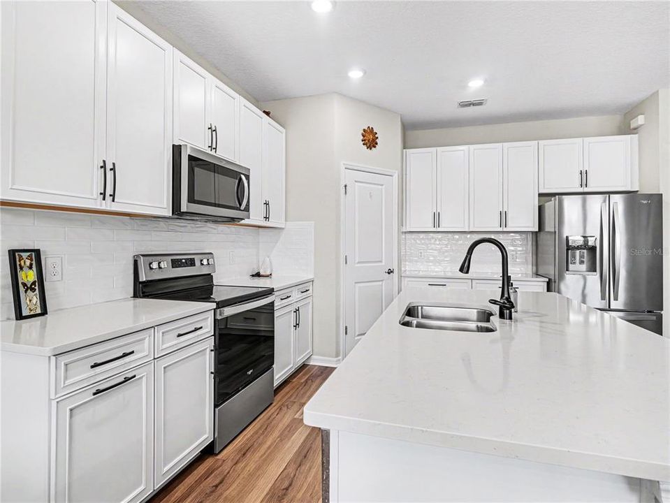 For Sale: $569,000 (4 beds, 2 baths, 2333 Square Feet)