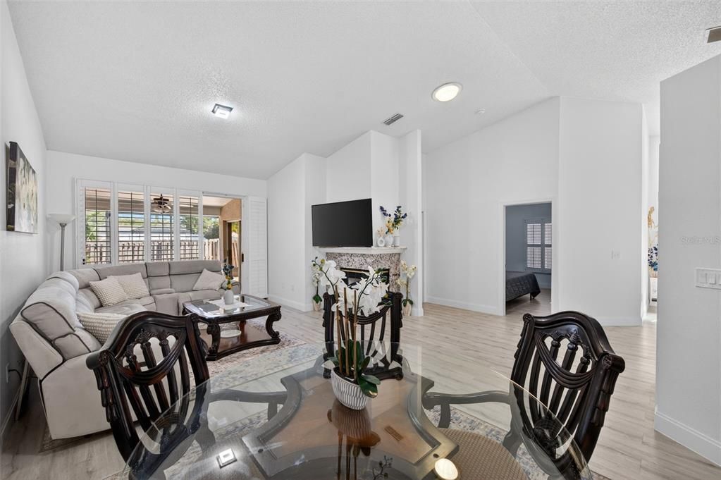 En Venta: $449,900 (3 camas, 2 baños, 1615 Pies cuadrados)
