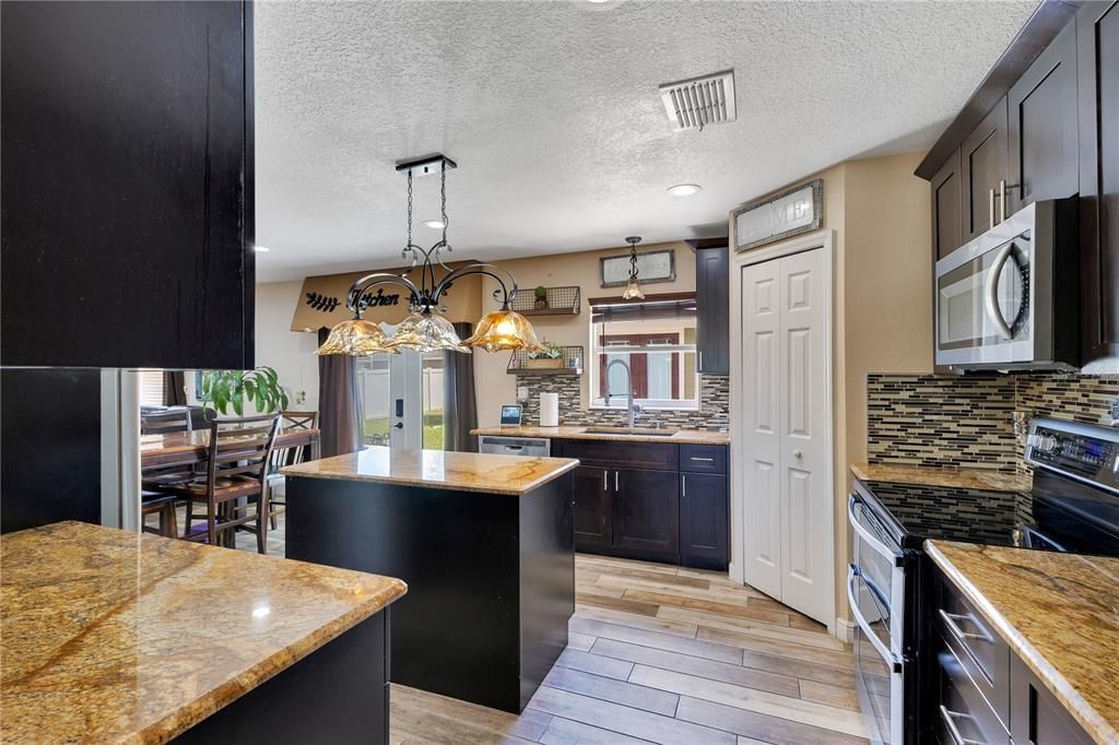 For Sale: $540,000 (5 beds, 2 baths, 3324 Square Feet)