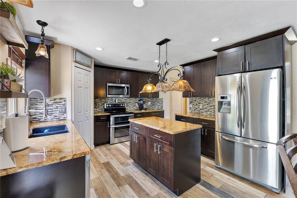 For Sale: $540,000 (5 beds, 2 baths, 3324 Square Feet)