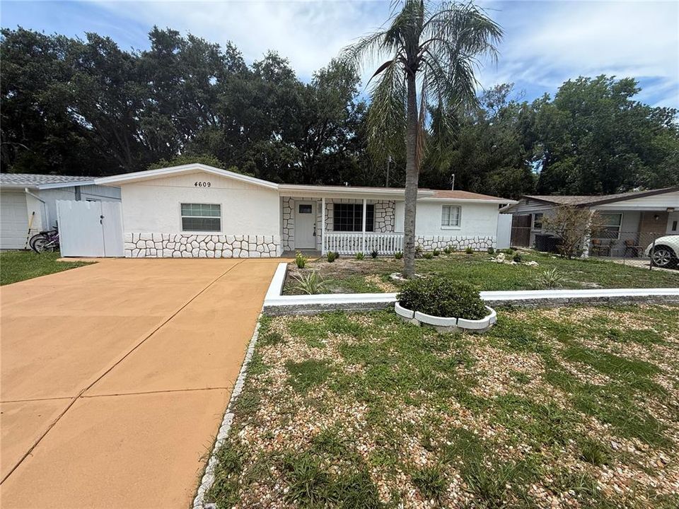 For Sale: $259,990 (3 beds, 2 baths, 1582 Square Feet)