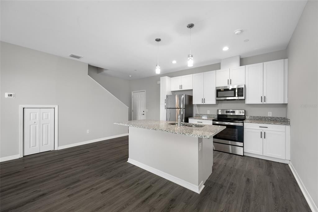 For Rent: $2,675 (2 beds, 2 baths, 1752 Square Feet)