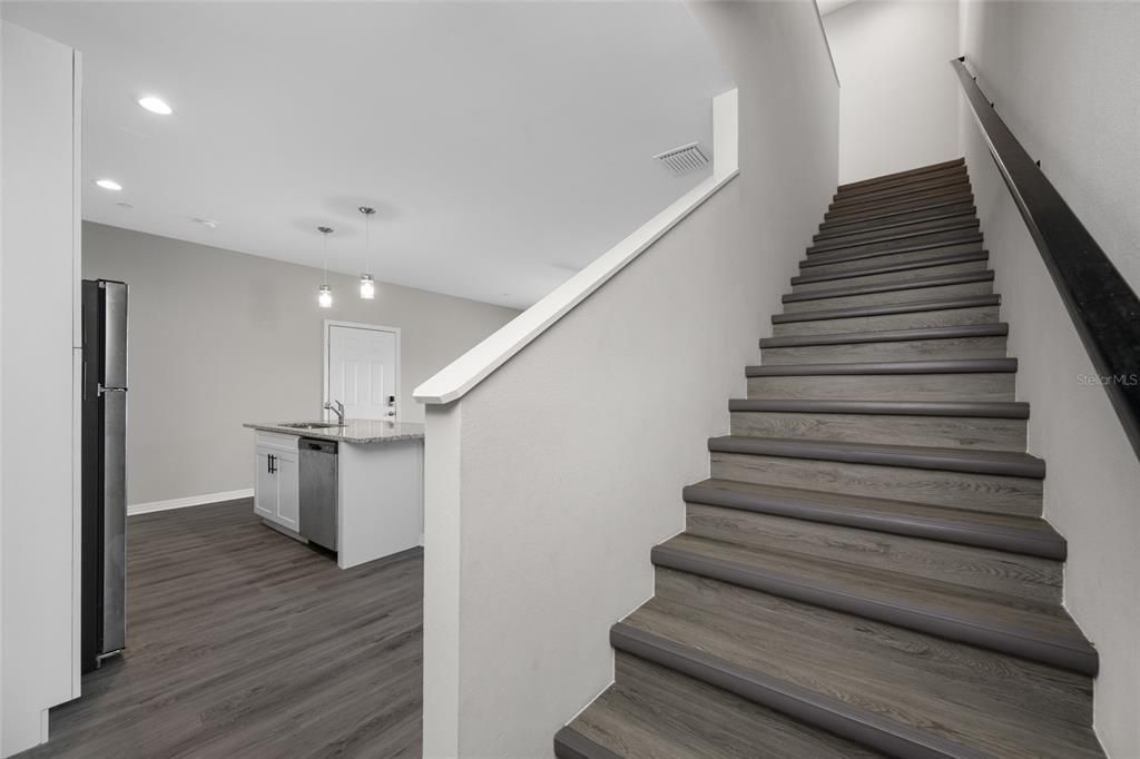 For Rent: $2,675 (2 beds, 2 baths, 1752 Square Feet)