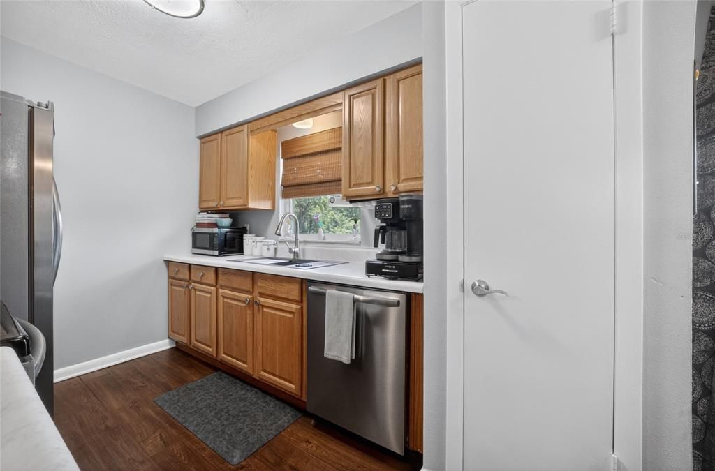 For Sale: $290,000 (4 beds, 2 baths, 1336 Square Feet)