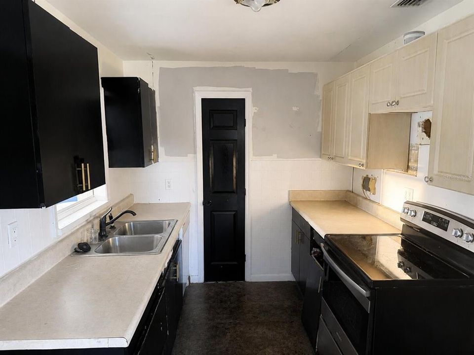 На продажу: $119,900 (3 спален, 2 ванн, 1371 Квадратных фут)