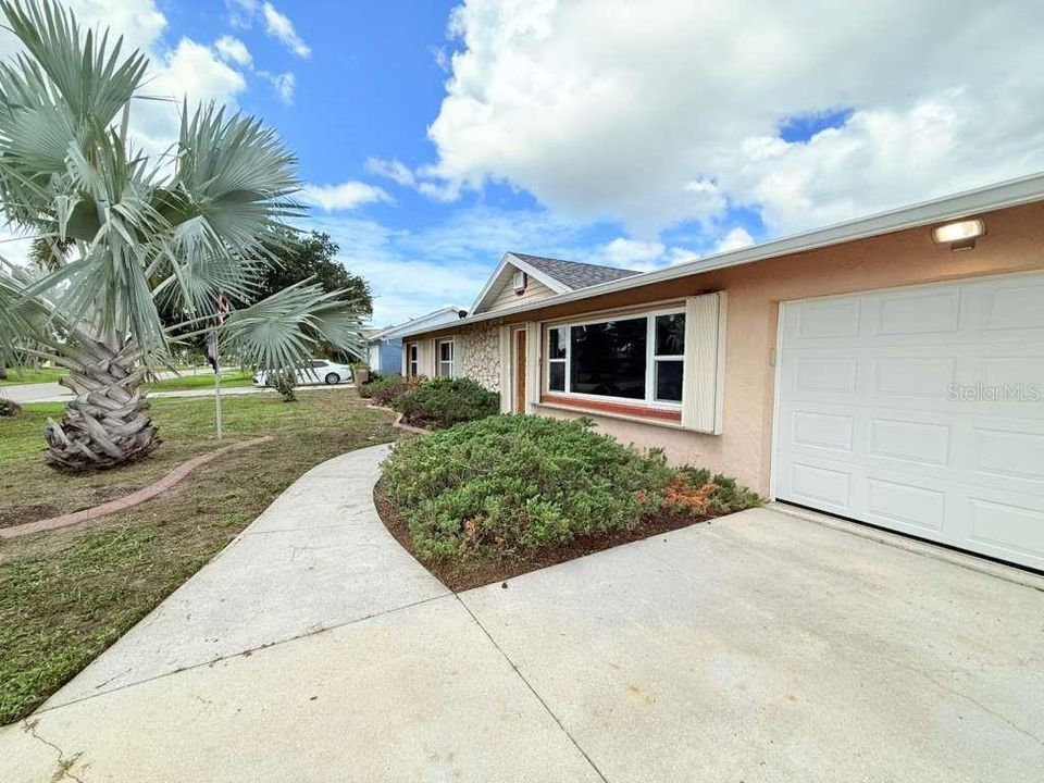 For Rent: $2,350 (3 beds, 2 baths, 1622 Square Feet)