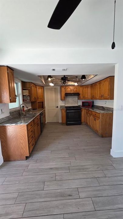 For Rent: $2,350 (3 beds, 2 baths, 1622 Square Feet)