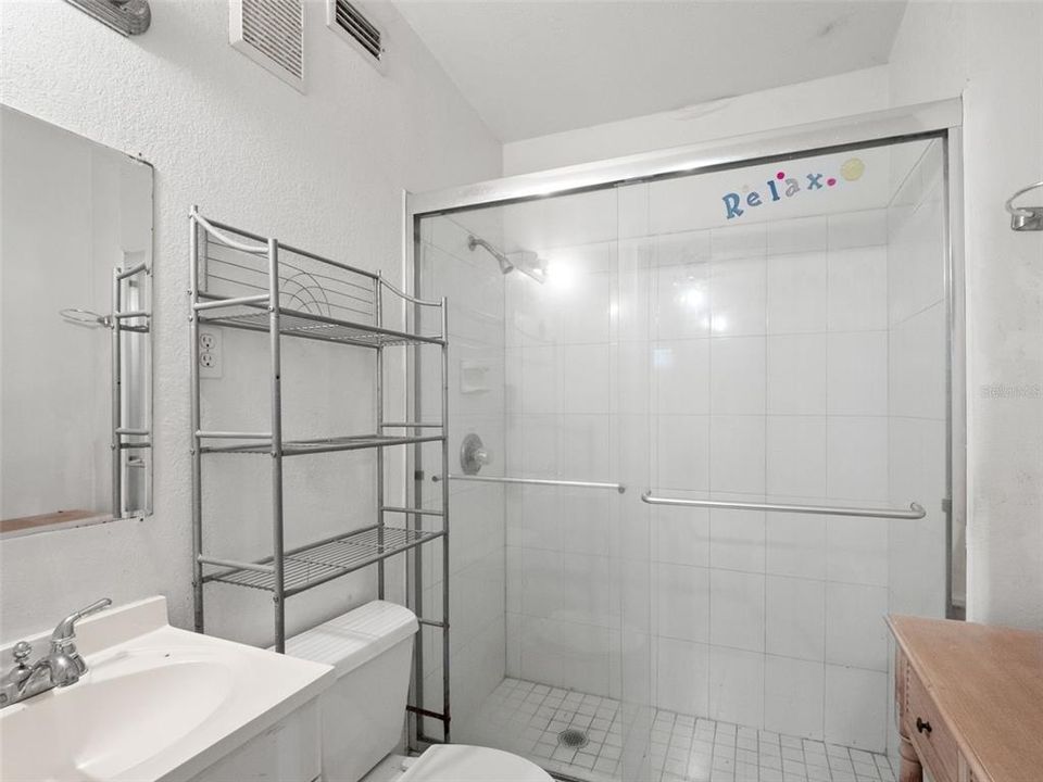 For Sale: $250,000 (3 beds, 2 baths, 1384 Square Feet)