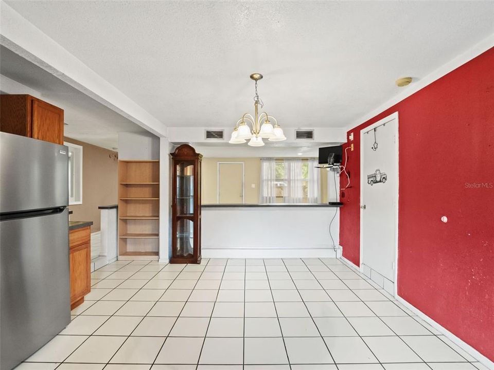For Sale: $250,000 (3 beds, 2 baths, 1384 Square Feet)